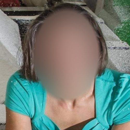 Junge Mutter zu Hause mit einem dringenden Bedürfnis nach schlüpfrigen Umarmungen, Grünberg